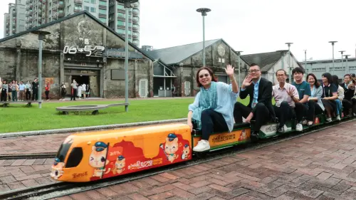 哈瑪星台灣鐵道館升級再出發！推出超萌「柑橘號小火車」
