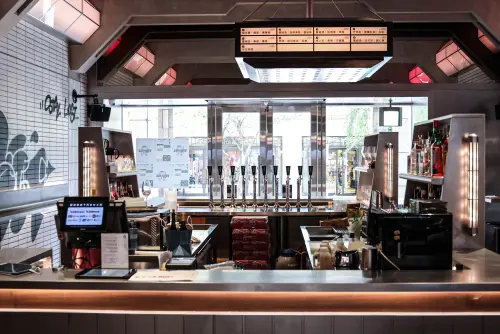 ▲Dream Plaza開幕台北最潮餐酒館！原來是「瑪黑餐酒」第三家概念式餐酒館Transit。（圖／記者朱永強攝）