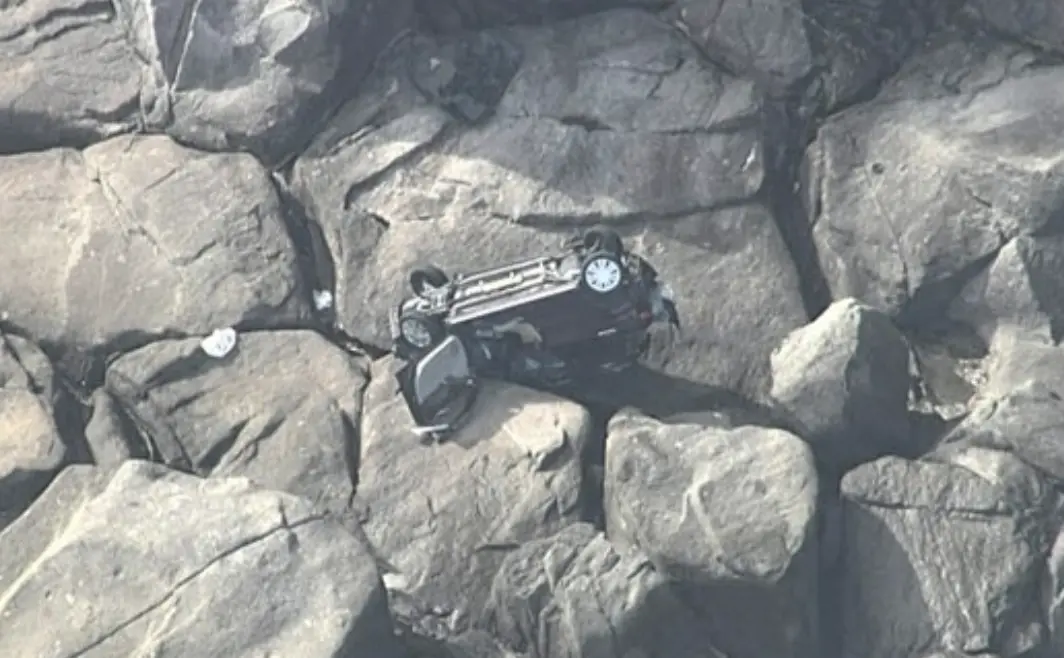 ▲日本三重縣熊野市，一名58歲女性疑似在開車上高地躲避海嘯途中不慎墜崖身亡。（圖／翻攝自朝日新聞）