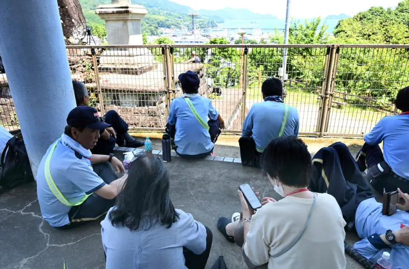 ▲俄羅斯發生規模8.8強烈地震,日本發布海嘯警報,三重縣尾鷲市發布海嘯警報後,當地居民撤離至高處。(圖/美聯社/達志影像)