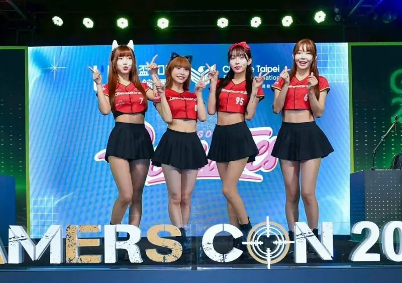 ▲《第七屆大專盃電競錦標賽》總決賽首日，女神林襄 Mizuki、Yuri陳洛心、廖小映、李芷霖等人現身，帶來精彩表演。（圖／欣亞數位提供）