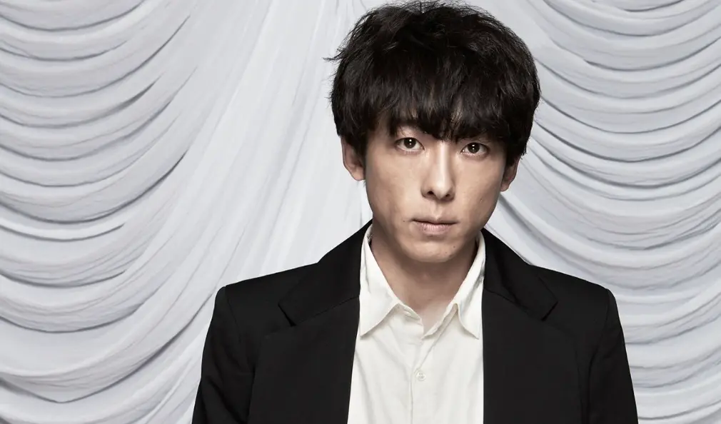 ▲日本男星高橋一生（如圖）2024年和小17歲的女星飯豐萬理江結婚，兩人透過《岸邊露伴》系列相戀，宣布結婚時高橋一生還在公告上甜蜜寫下「是她救了我」，發言閃瞎眾人。（圖／@IT_kiminiaitai X）