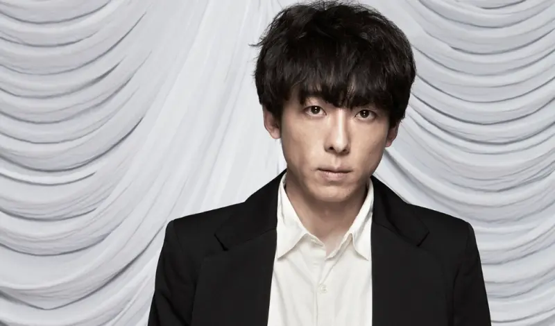 ▲日本男星高橋一生（如圖）2024年和小17歲的女星飯豐萬理江結婚，兩人透過《岸邊露伴》系列相戀，宣布結婚時高橋一生還在公告上甜蜜寫下「是她救了我」，發言閃瞎眾人。（圖／@IT_kiminiaitai X）