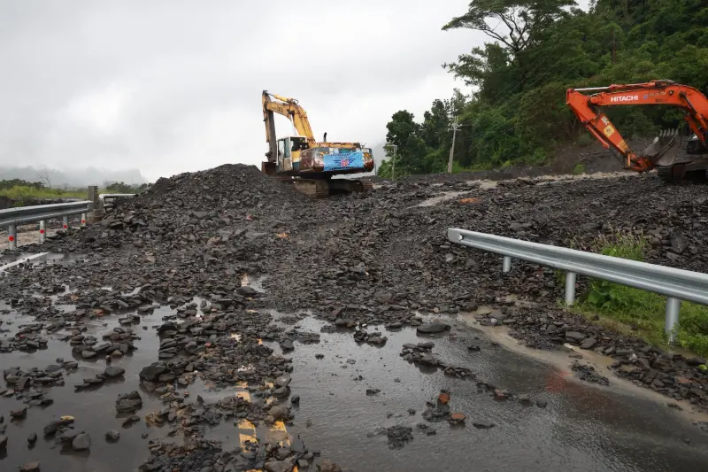 ▲西南氣流持續影響台灣，各縣市還在持續降下大雨，中南部山區更是出現超大豪雨的致災雨勢。（圖／高雄市長陳其邁臉書）