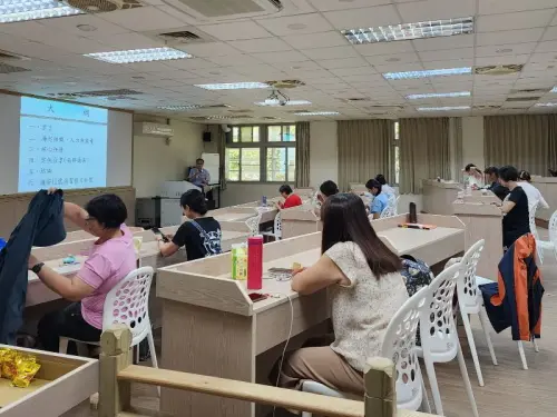 ▲海洋委員會海巡署南部分署舉辦海洋教師研習營活動，學員上課的情形。(圖／海巡署南部分署提供)