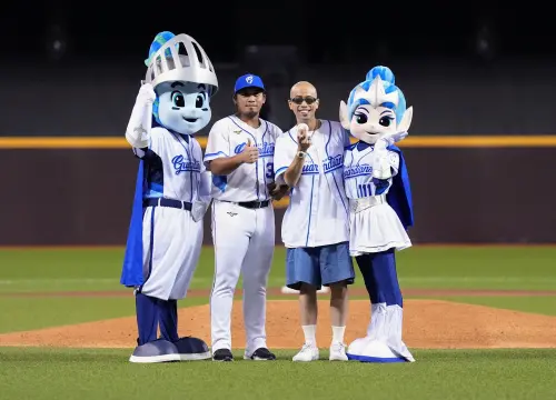 ▲呂士軒此次開球身穿4號球衣，他提到選4號的原因只是因為「呂4軒」諧音，並沒有其他特別原因。呂士軒自曝原本投球前應該要做一些「擦頭」的動作，結果全部忘記了。（圖／富邦悍將提供）