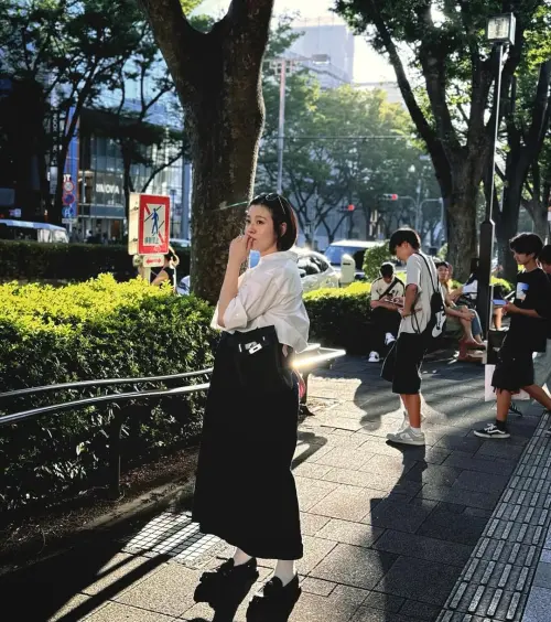 ▲劉品言近日現身日本街頭,被不少網友大讚狀態絕佳,根本是「最美孕婦」。(圖/翻攝自劉品言IG) ▲劉品言近日現身日本街頭,被不少網友大讚狀態絕佳,根本是「最美孕婦」。(圖/翻攝自劉品言IG)