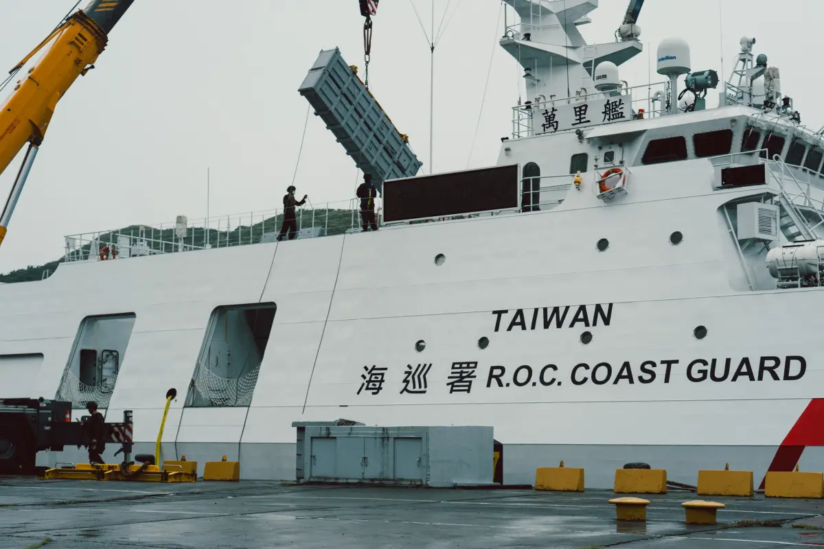 漢光41／打造第二海軍！海巡萬里艦吊掛雄風反艦飛彈照罕見曝光