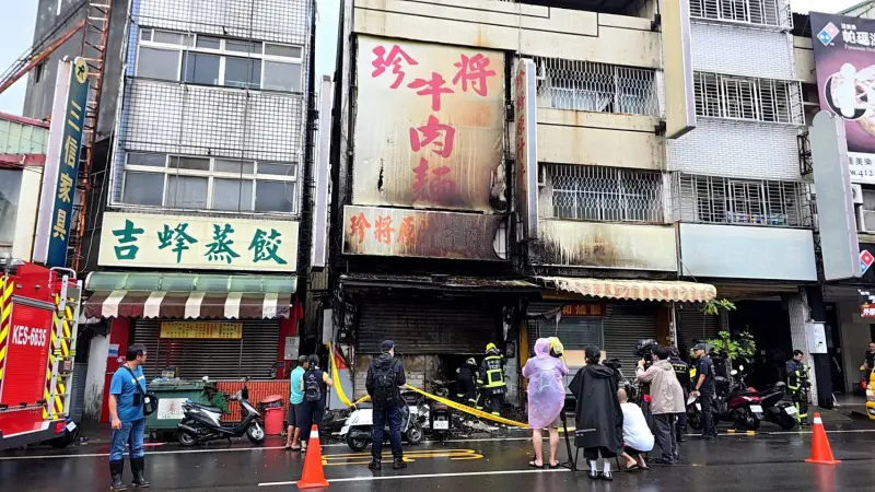 ▲發生火警的透天厝，是台中市太平區老字號牛肉麵店。（圖／台中市警局提供，2025.07.31）