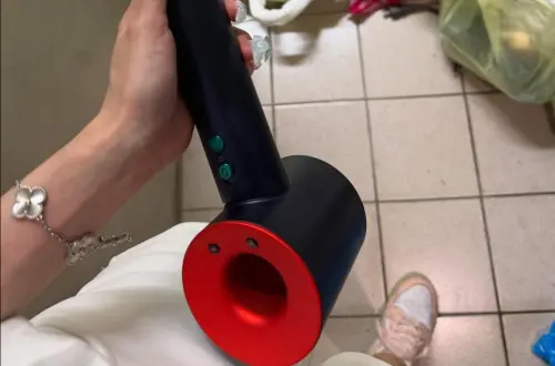 ▲谷姓女子指控前男友毀損她的Dyson吹風機、空氣清淨機以及精品包、衣服，總價值150萬。（圖／翻攝Threads）