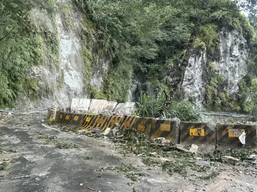 台東雨勢不歇！金崙至多良南下路段封閉　台20線栗園段邊坡坍方
