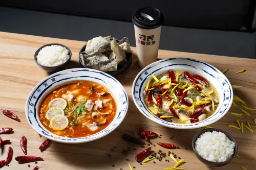 刁民酸菜魚個人餐348元!兩個人便宜點法分享:台北兩店新菜單曝 ▲刁民酸菜魚可以兩個人吃嗎?內行分享雙人便宜點法,雙主餐還千元有找可吃飽。(圖/刁民酸菜魚提供)