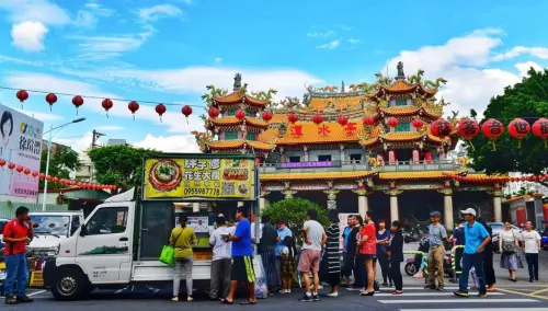 ▲胖子修行動餐車每次抵達擺攤的地點，都會吸引大批排隊人潮。（圖／胖子修行動餐車臉書）