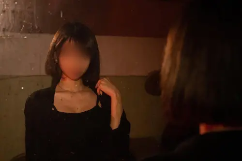 ▲情色網紅翻拍男友與谷姓夜店女公關的對話紀錄，傳給谷姓女子4名同事、3名客戶，並宣稱這是「公關劈腿換業績」的證據。（圖／翻攝IG）