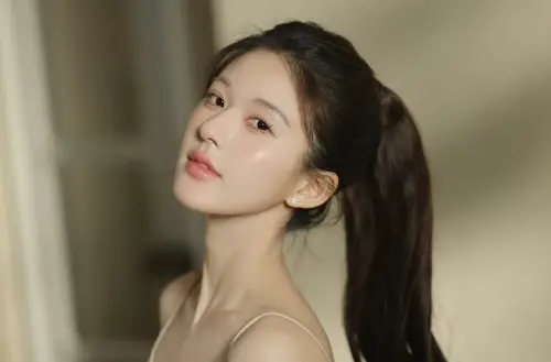 ▲趙露思八月的行程圖難產,粉絲擔心她沒戲拍,待播劇《許我耀眼》也一直播不了,開嗆公司銀河酷娛登上微博熱搜。(圖/翻攝自趙露思工作室微博) ▲趙露思八月的行程圖難產,粉絲擔心她沒戲拍,待播劇《許我耀眼》也一直播不了,開嗆公司銀河酷娛登上微博熱搜。(圖/翻攝自趙露思工作室微博)