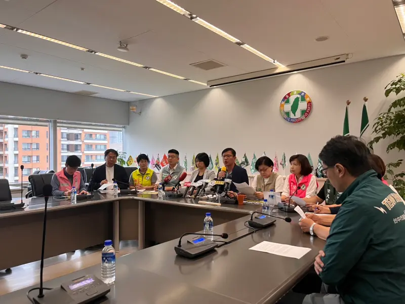 ▲中市議會民進黨團正式提案，建議中市府應將超徵稅收及鉅額賣地收益回饋市民(圖／民進黨團提供2025.7.31)