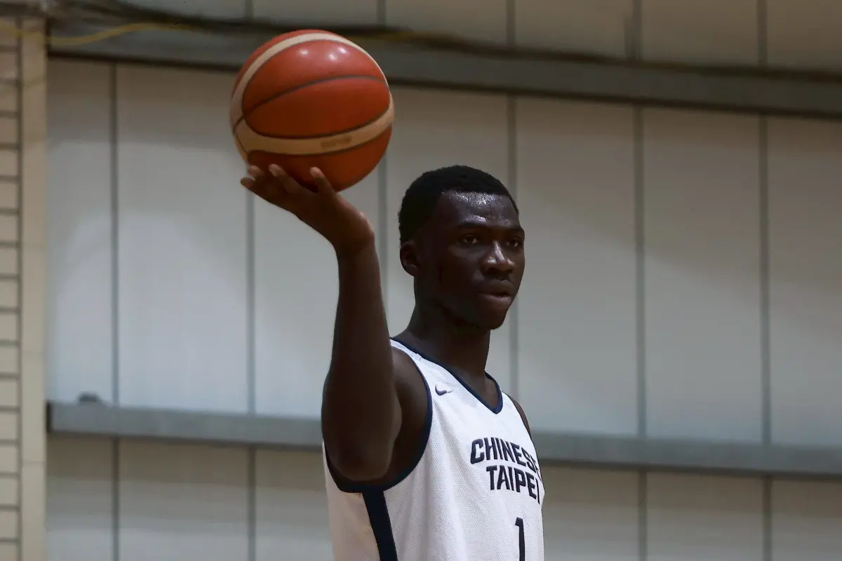 ▲中華隊後衛阿巴西，今（31）日現身中華隊亞洲盃訓練，談到亞洲盃目標，阿巴西透露首戰面對菲律賓將是最大關鍵，也透露有針對他們設計防守策略。（圖／記者葉政勳攝，2025.07.31）