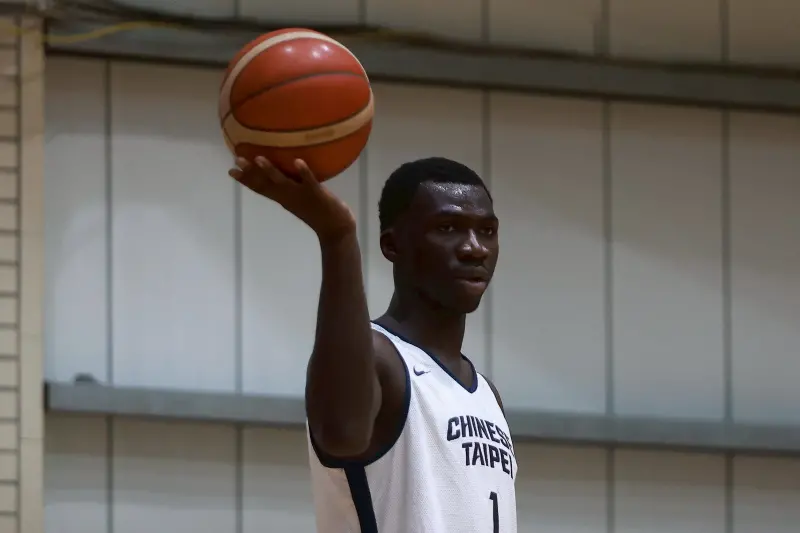 ▲中華隊後衛阿巴西，今（31）日現身中華隊亞洲盃訓練，談到亞洲盃目標，阿巴西透露首戰面對菲律賓將是最大關鍵，也透露有針對他們設計防守策略。（圖／記者葉政勳攝，2025.07.31）