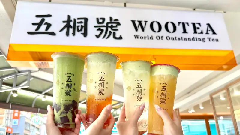 ▲抹茶控太幸福！手搖飲料「五桐號」開喝日本直送京都宇治抹茶，「紅豆粉粿抹茶冰」、「抹茶奶霜」4大新品有如喝的日式甜點。辻利茶舗聯名白狐院全新韓式華夫餅、焙茶飲料，台北東區新店開幕搶先吃。（圖／記者蕭涵云攝）