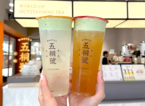 ▲五桐號全新開喝「抹茶奶霜」，可以當配料加價購，搭配自己喜歡的手搖飲料。（圖／記者蕭涵云攝）