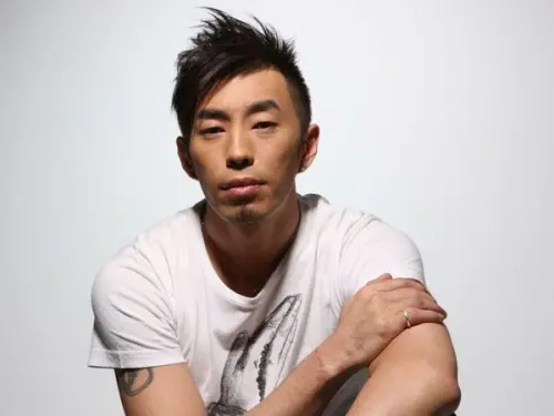 ▲鄒森離世！9年前悲痛送走癌逝兒子鄒少官（如圖）　他曾哭喊：爸爸等你。（圖／翻攝自網路）