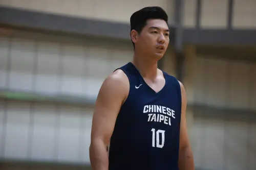 ▲胡瓏貿本次再度入選中華隊亞洲盃12人名單，他今（31）日受訪時透露重回國家隊很開心，還現場沙盤推演晉級態勢，首要目標重返8強，將遭遇中國、日本2大強敵。（圖／記者葉政勳攝，2025.07.31）