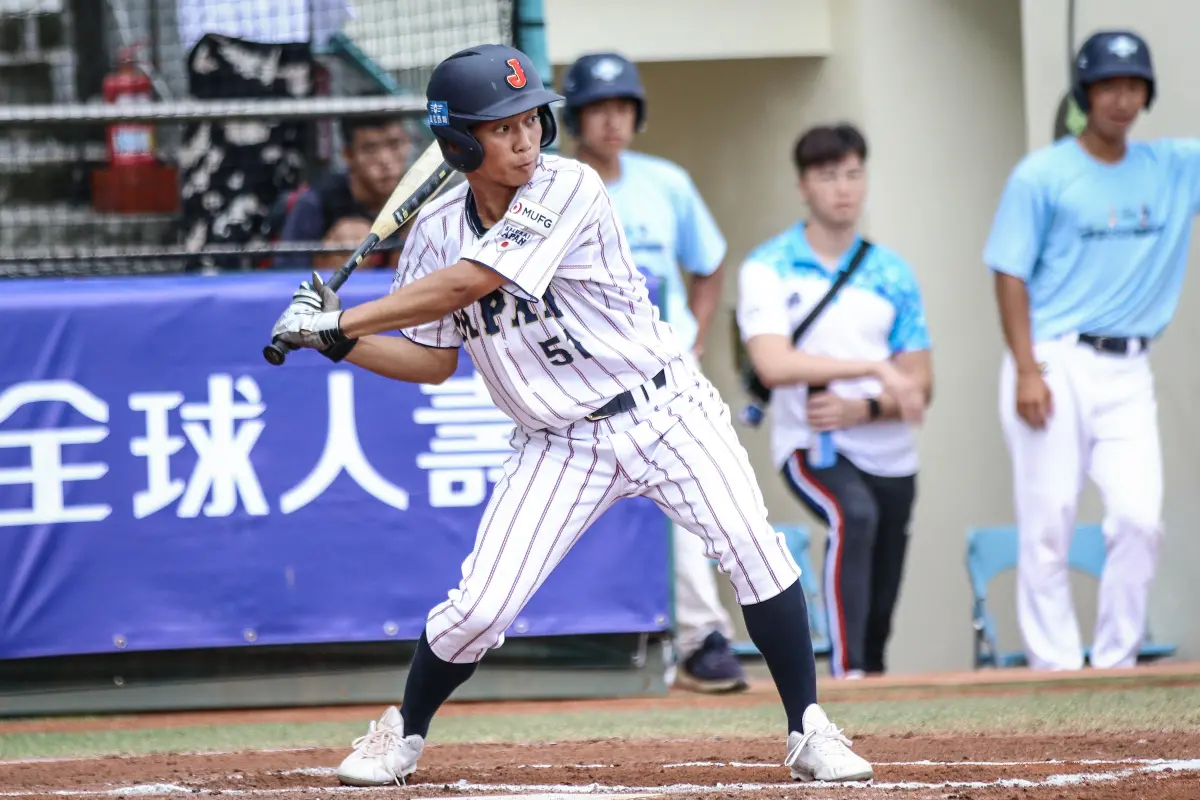 ▲日本隊開路先鋒外山泰基連續3打席更換打擊區，連日本隊監督也不知道原因。（圖／中華棒協提供）