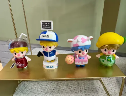 ▲7-11「飲料抽抽樂」活動首度推出超人氣潮流玩具品牌泡泡瑪特加價換購小甜豆超市系列公仔。（圖／記者鍾怡婷攝）