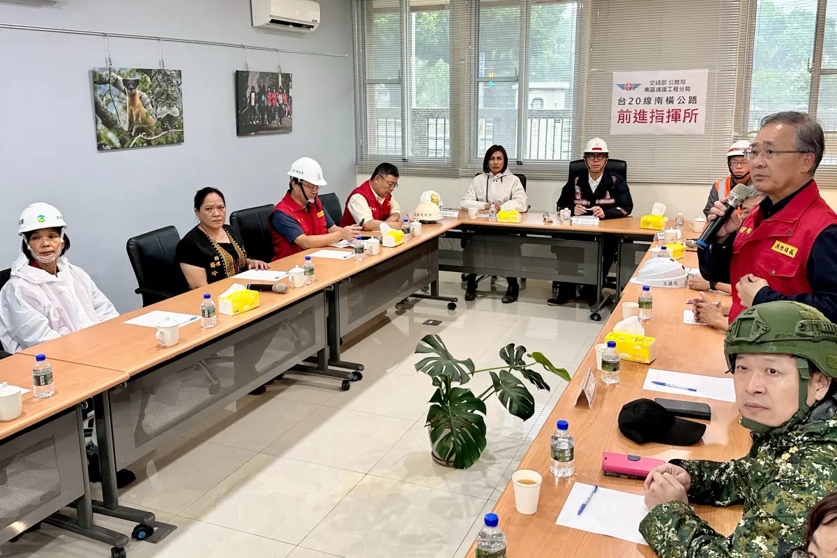 ▲豪大雨不斷，高市府設六龜寶來前進指揮所，市長陳其邁今天前往視察並聽取簡報，提出4大應變指示，以確保所有山區居民的生命財產安全。（圖／高市府提供）