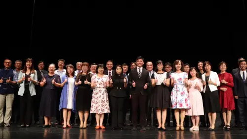 ▲高雄市高級中等以下學校114學年度新卸任校長布達暨交接典禮今(31)日舉行。（圖／高市府教育局提供）