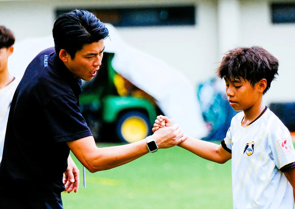 ▲總教練翁偉賓（左一）要求持球轉移速度更快讓球隊大勝。（圖／柏文事業提供）