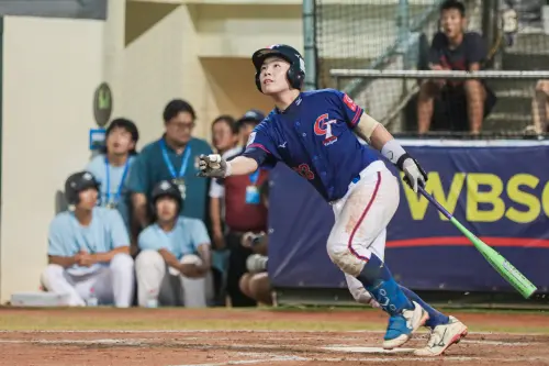 中華隊李權恩在第3局敲出深遠二壘安打,帶有2分打點,替中華隊擴大領先。(圖/中華棒協提供) ▲中華隊李權恩在第3局敲出深遠二壘安打,帶有2分打點,替中華隊擴大領先。(圖/中華棒協提供)