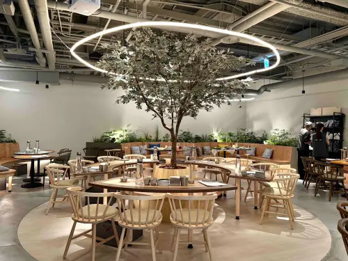 ▲第四家GUMGUM EGG雞翅啤酒餐廳進駐台北小巨蛋。（圖／記者蕭涵云攝）