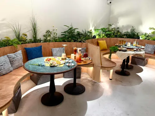 ▲GUMGUM EGG店裝延續小巨蛋的蛋形設計。（圖／記者蕭涵云攝）