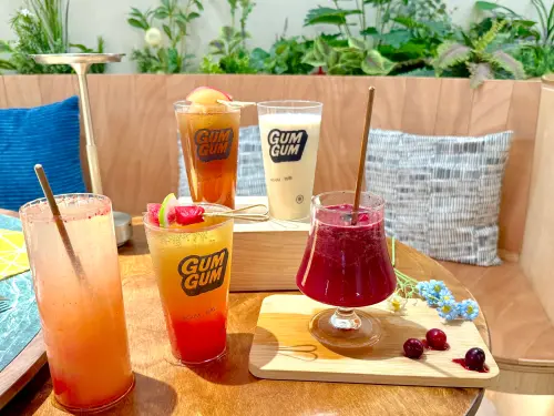 ▲GUMGUM EGG販售多品項的精釀啤酒、酒精調飲。（圖／記者蕭涵云攝）