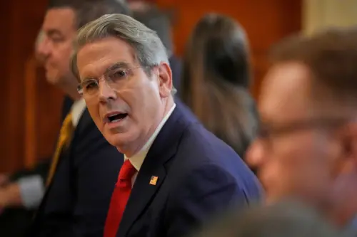 川普內閣晚宴衝突！美財長爆粗口飆罵「打爆你的臉」　差點就動手
