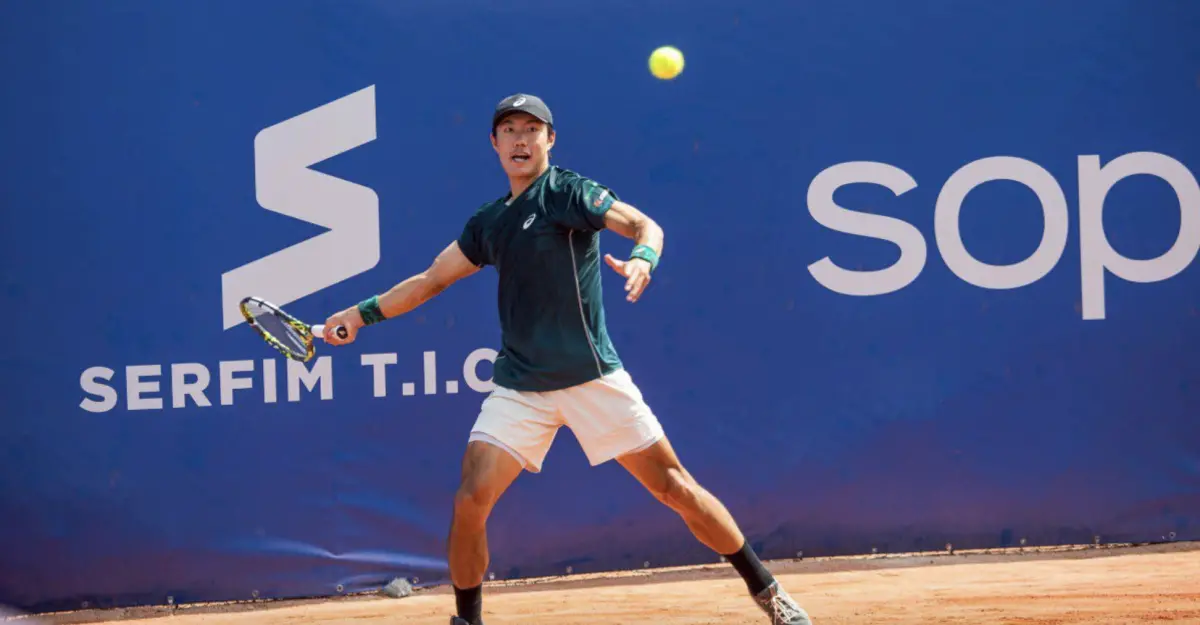 ▲台灣男子網球好手許育修，於美國萊辛頓男網挑戰賽16強以小搏大，以2盤完封美國地主第7種子尤班克斯（Christopher Eubanks），以黑馬之姿闖進男單8強。（圖／截自許育修臉書）