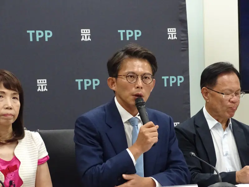 ▲美國對等關稅台灣20%，民眾黨團舉行記者會回應，民眾黨立院黨團總召黃國昌表示，將要求行政院長卓榮泰到立院專案報告。（圖／記者呂炯昌攝，2025.08.01）