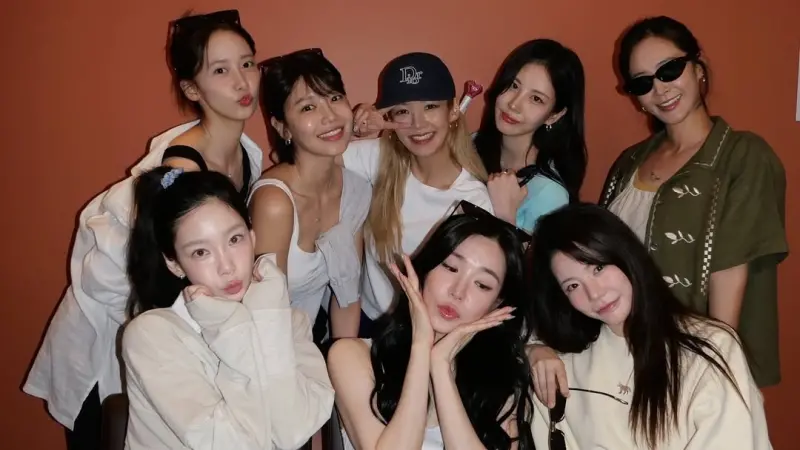 「女帝」少女時代出道18週年前夕8人合體！Tiffany生日成團魂見證