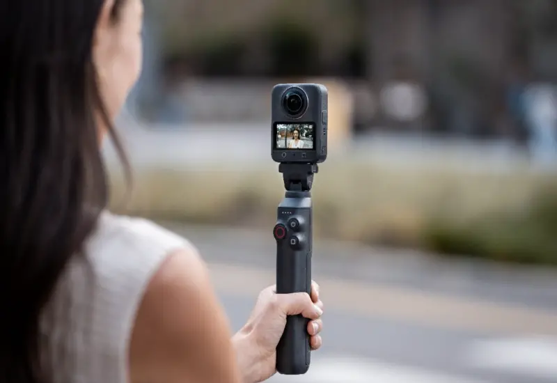 ▲DJI跨足全景相機市場，推出全新機種DJI Osmo 360 8K 超旗艦全景相機，配置了1吋方形CMOS感光元件，原生8K畫質，直接對標Insta360。（圖／翻攝官網）