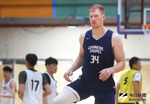 ▲高柏鎧陷入犯規麻煩讓中華隊的禁區保護受到考驗。（圖／記者葉政勳攝 ,資料照）