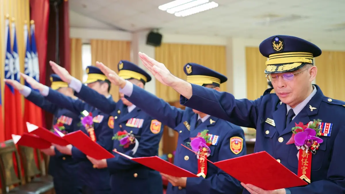 ▲ 高市警局今(1)日進行「卸、新任分局長聯合布達交接典禮」，由副市長林欽榮主持，警察局長林炎田擔任監交人。（圖／高市警局提供）