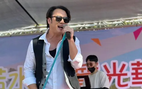 新藍白合！台中F3加新團員組「中投五月天」　合體拚當師奶殺手
