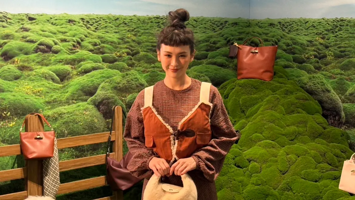 ▲42歲歌手魏如萱被爆戀上21歲的網紅Ian，神隱幾日過後，今（1）日其妹妹魏如昀（如圖）現身品牌站台活動，被問及此事認了有關心姊姊，「謝謝大家關心！」隨後匆匆離開現場，整個訪問2分30秒結束。（圖／記者黃聖凱攝影）