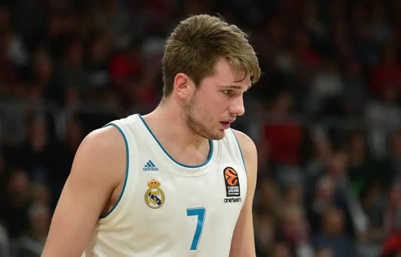 ▲洛杉磯湖人隊球星唐西奇（Luka Doncic）在最新發布的影片中，他的身形回到「金童時代」，十分結實、精瘦。（圖／美聯社／達志影像）