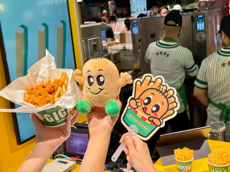 ▲Potato Corner被封為「薯條界的天花板」，預計在8/4於台北阪急百貨B2盛大開幕，明(2)日展開試賣，記者搶先開箱，分享台灣價格、口味和試吃心得（圖／記者周淑萍攝）