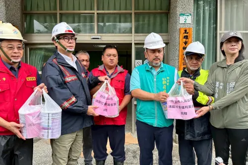 山區豪雨不斷　陳其邁再赴六龜桃源關心搶通搜救進度
