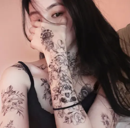 韓韶禧走紅後卻因過往刺青花臂照被嘲是「女混混」。(圖/翻攝自韓網) ▲韓韶禧走紅後卻因過往刺青花臂照被嘲是「女混混」。(圖/翻攝自韓網)