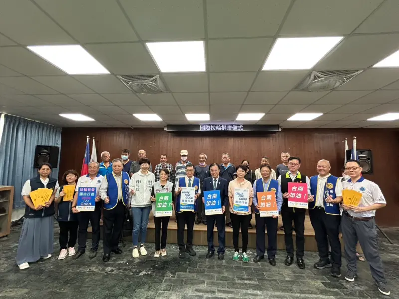 ▲國際扶輪3521地區捐助丹娜絲災民 陳亭妃、陳怡珍、蔡秋蘭協助媒合關鍵資源。（圖／ 陳亭妃提供）