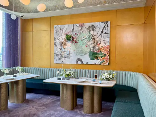 星巴克,全台最大星巴克,Dream Plaza,Siren's Lounge,尊榮體驗區,江振誠 ▲藝術家李霽的《解壓縮》多媒材裝置藝術品。(圖/記者蕭涵云攝)